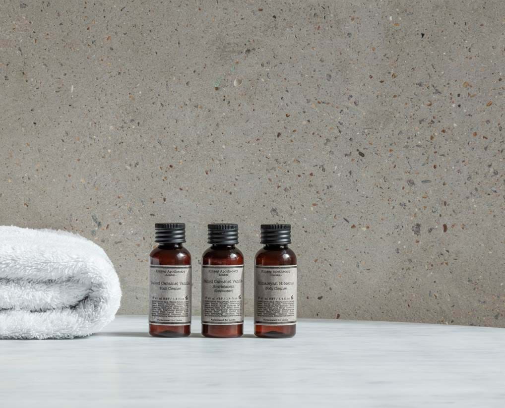 <p>Kinsey Apothecary Pflegeartikel in jedem Zimmer.</p>