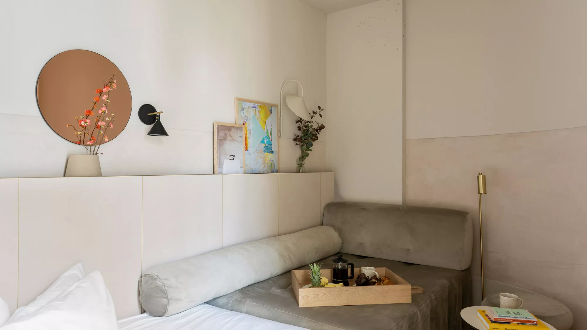 View Chic Corner Studio | Buckle St Studios – Central London Stay in 21 Buckle Street, E1 8DB Chic Corner Studio | Buckle St Studios – Central London Stay in 21 Buckle Street, E1 8DB - Property image 3 - VivreStays