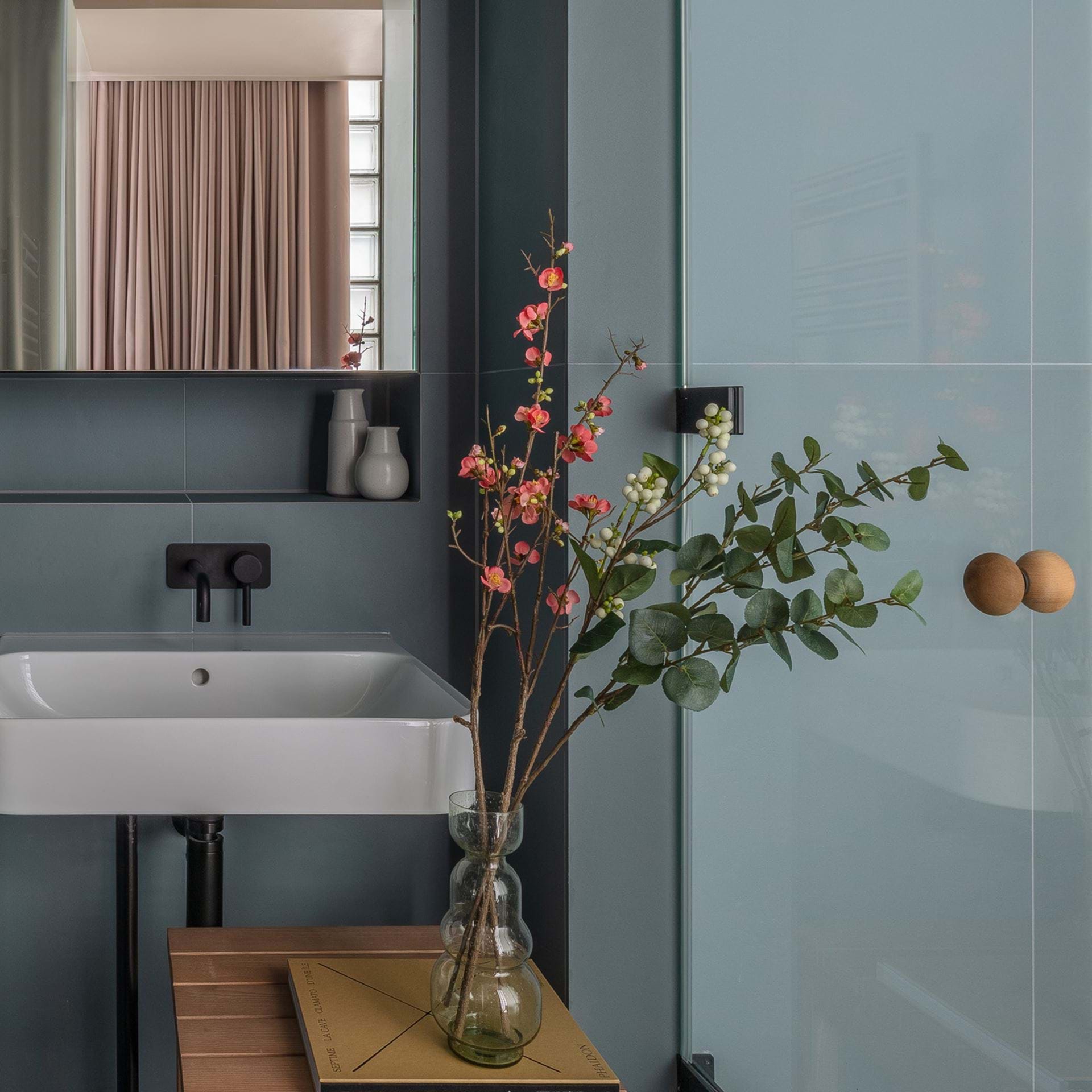 View Cozy Flat in Central London | AC, Kitchenette in 21 Buckle Street, Tower Hamlets, London, E1 8DB, UK Cozy Flat in Central London | AC, Kitchenette in 21 Buckle Street, Tower Hamlets, London, E1 8DB, UK - Property image 22 - VivreStays