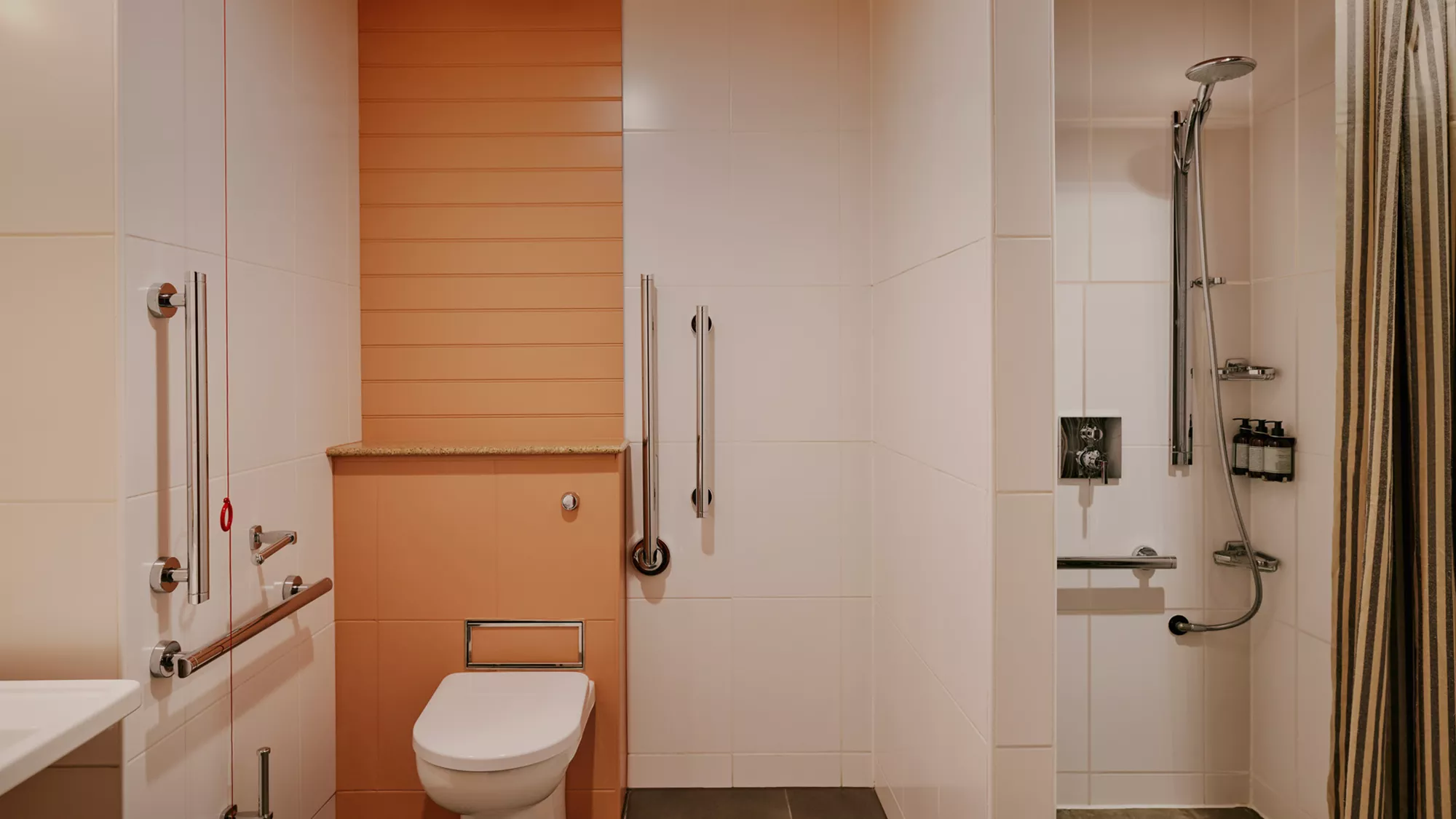 View Accessible Locke studio in London Kensington with Wi-Fi in 202-220 Cromwell Road, Kensington and Chelsea, London, SW5 0SW, UK Accessible Locke studio in London Kensington with Wi-Fi in 202-220 Cromwell Road, Kensington and Chelsea, London, SW5 0SW, UK - Property image 4 - VivreStays