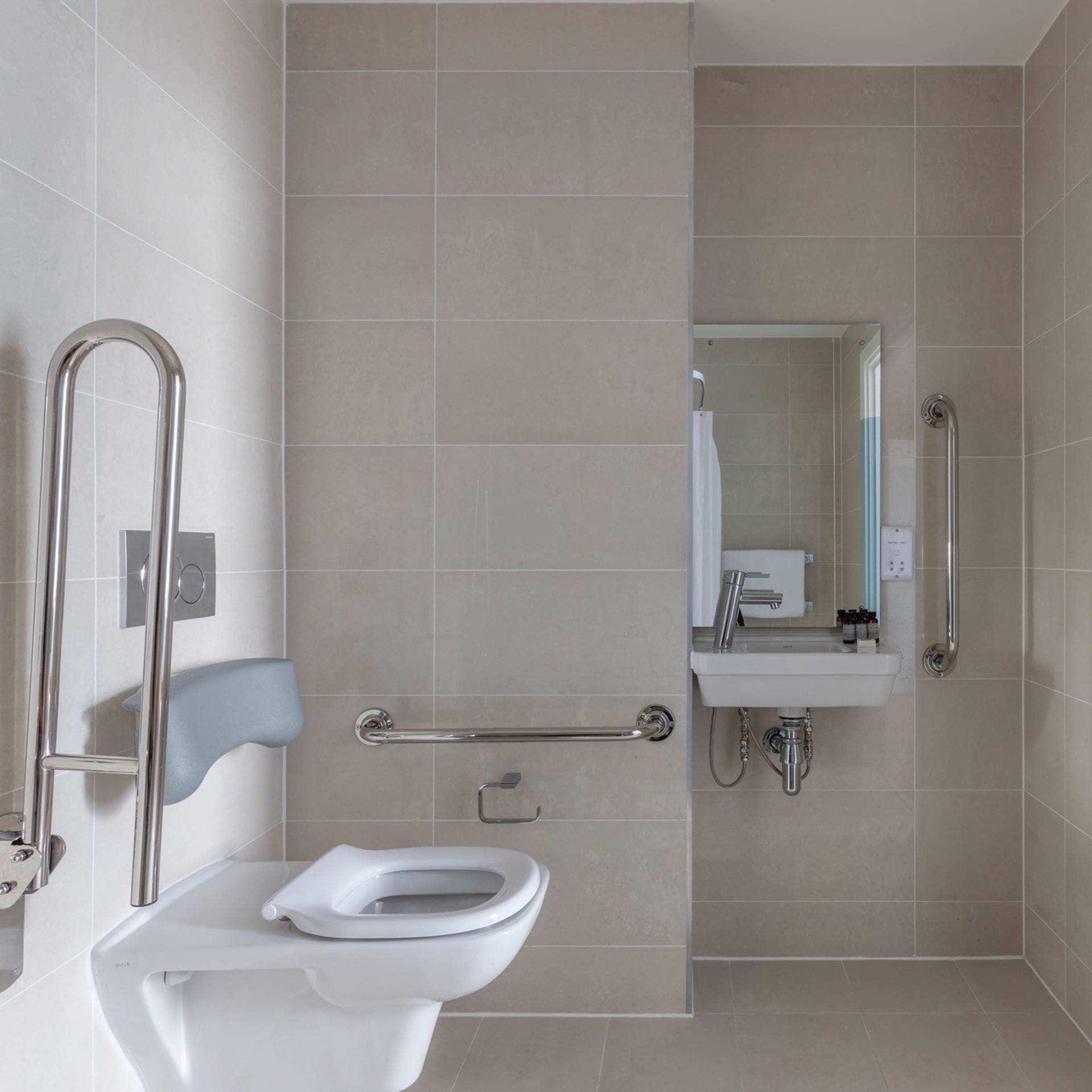 View Accessible One-Bedroom Suite in Aldgate London – AC, Free WiFi & Fully Equipped Kitchen in 15 Leman Street, Tower Hamlets, London, E1 8EN, UK Accessible One-Bedroom Suite in Aldgate London – AC, Free WiFi & Fully Equipped Kitchen in 15 Leman Street, Tower Hamlets, London, E1 8EN, UK - Property image 9 - VivreStays