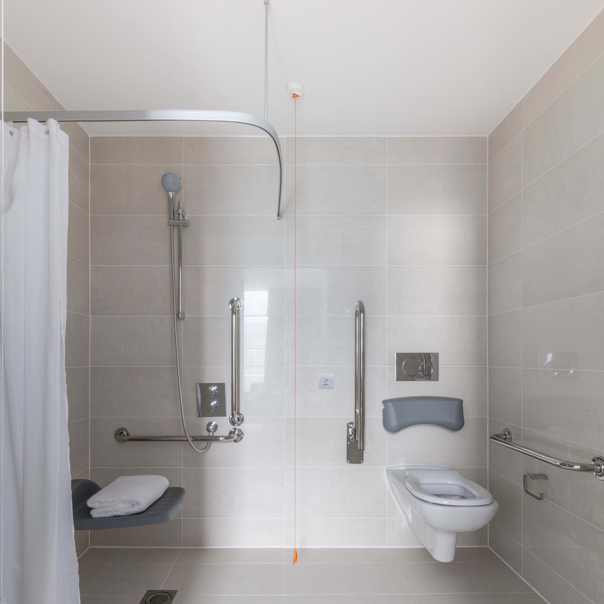 View Accessible One-Bedroom Suite in Aldgate London – AC, Free WiFi & Fully Equipped Kitchen in 15 Leman Street, Tower Hamlets, London, E1 8EN, UK Accessible One-Bedroom Suite in Aldgate London – AC, Free WiFi & Fully Equipped Kitchen in 15 Leman Street, Tower Hamlets, London, E1 8EN, UK - Property image 10 - VivreStays