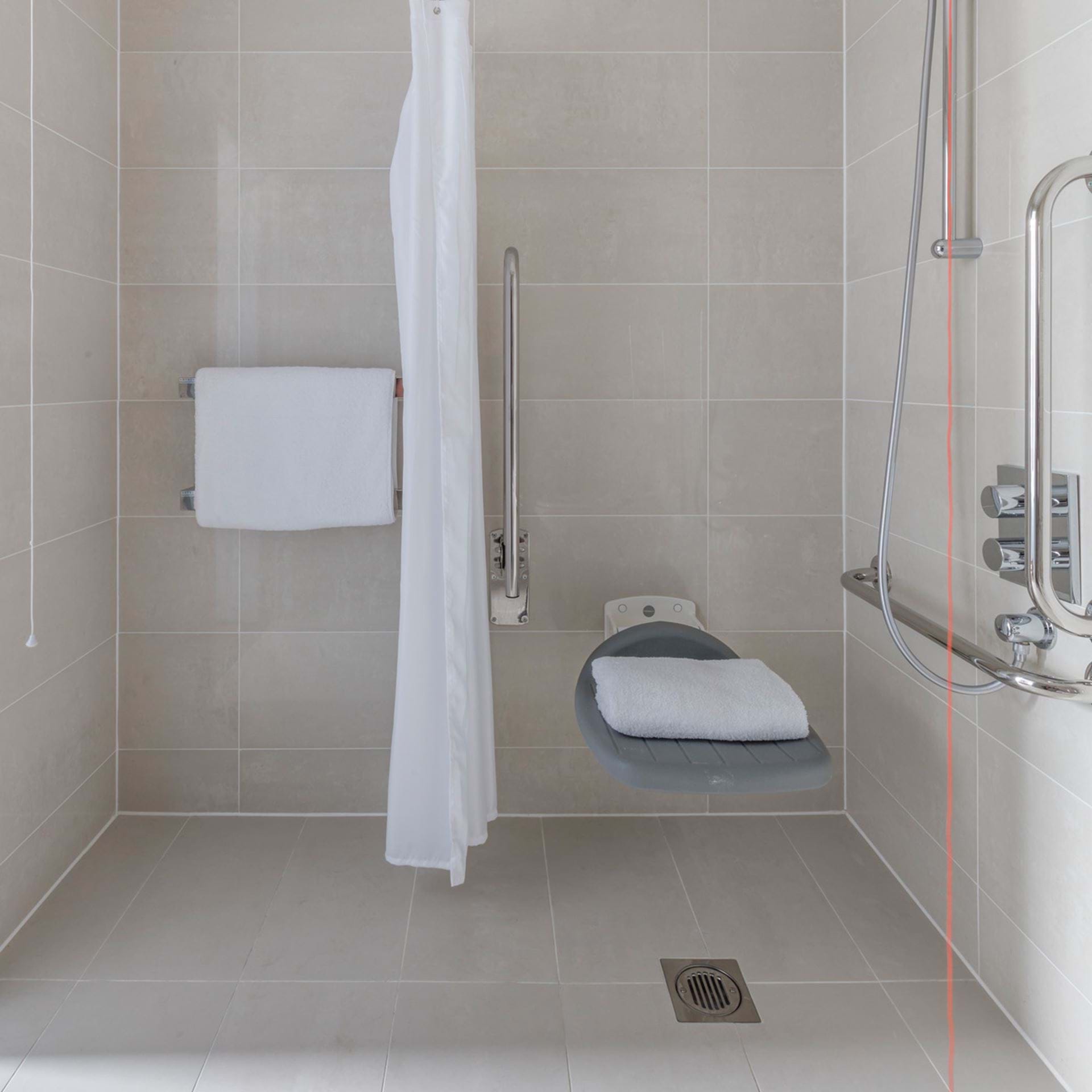 View Accessible One-Bedroom Suite in Aldgate London – AC, Free WiFi & Fully Equipped Kitchen in 15 Leman Street, Tower Hamlets, London, E1 8EN, UK Accessible One-Bedroom Suite in Aldgate London – AC, Free WiFi & Fully Equipped Kitchen in 15 Leman Street, Tower Hamlets, London, E1 8EN, UK - Property image 11 - VivreStays