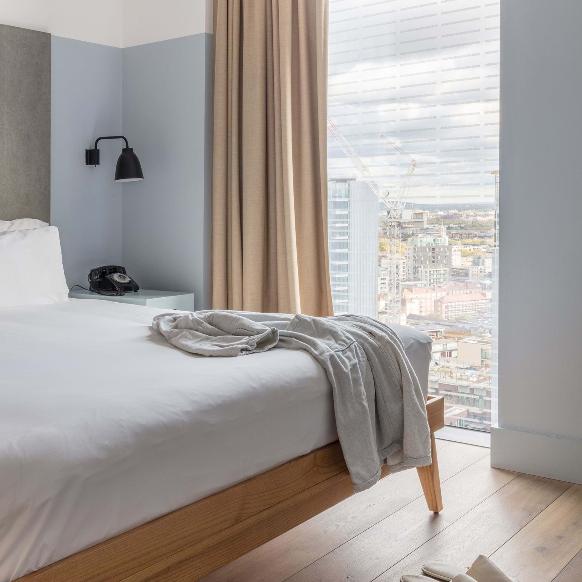 View One-bedroom sky-level accommodation in Aldgate with full amenities in 15 Leman Street, Tower Hamlets, London, E1 8EN, UK One-bedroom sky-level accommodation in Aldgate with full amenities in 15 Leman Street, Tower Hamlets, London, E1 8EN, UK - Property image 18 - VivreStays