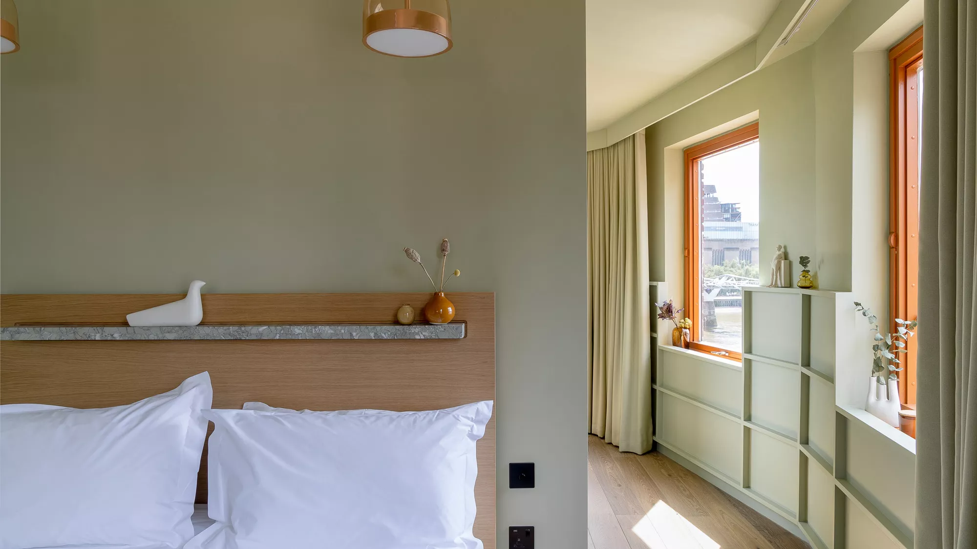 View River Suite | Locke at Broken Wharf in 2 Broken Wharf, City of London, London, EC4V 3DT, UK River Suite | Locke at Broken Wharf in 2 Broken Wharf, City of London, London, EC4V 3DT, UK - Property image 3 - VivreStays