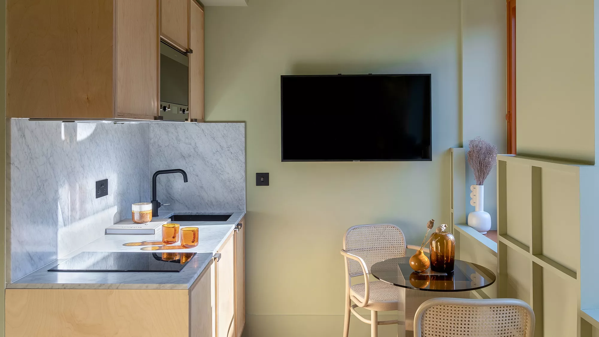 View Accessible Studio Suite – Thames River Location near Millennium Bridge with Kitchen & AC in 2 Broken Wharf, City of London, London, EC4V 3DT, UK Accessible Studio Suite – Thames River Location near Millennium Bridge with Kitchen & AC in 2 Broken Wharf, City of London, London, EC4V 3DT, UK - Property image 8 - VivreStays