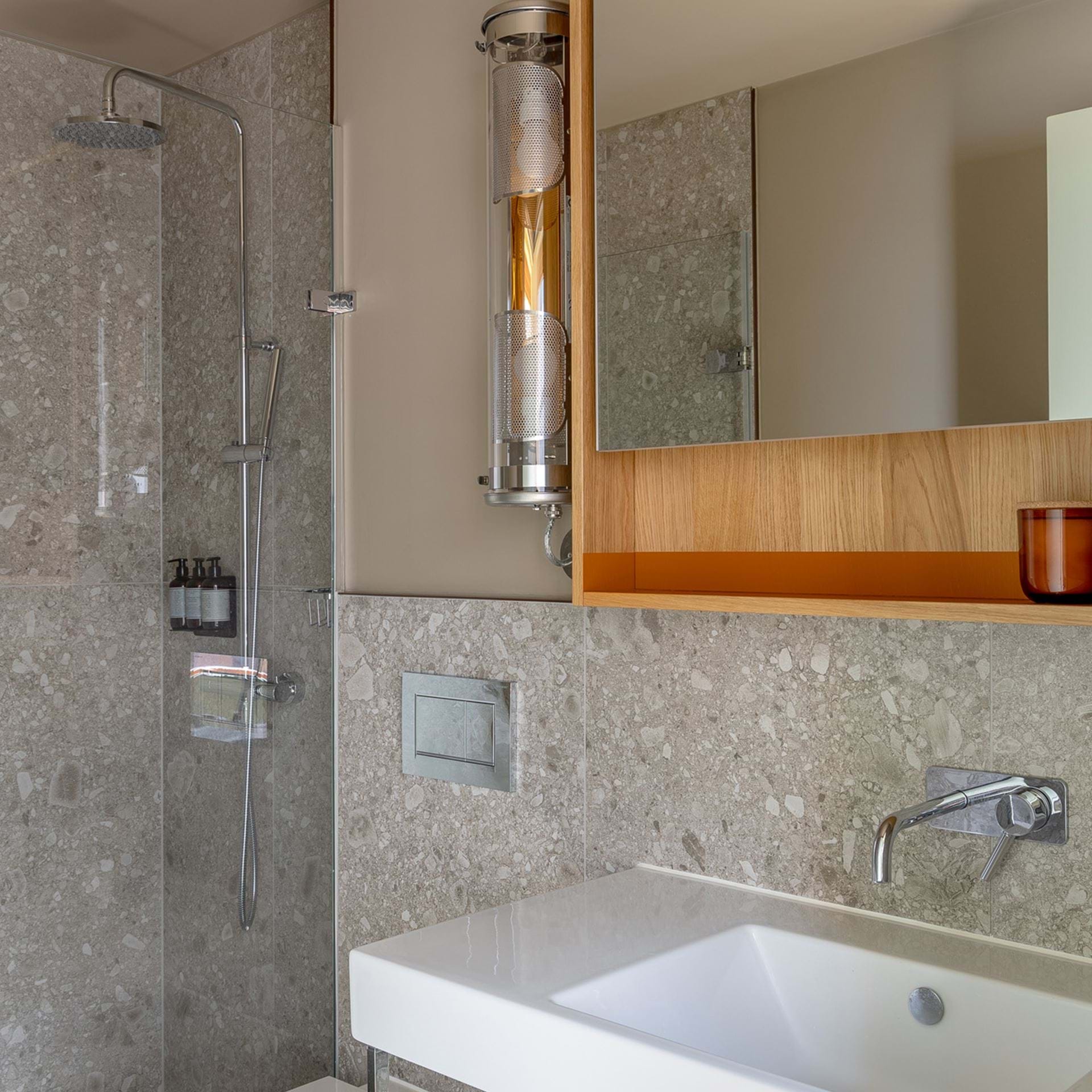 View Micro Studio Apartment | Millennium Bridge London – WiFi, AC & Full Kitchen Facilities in 2 Broken Wharf, City of London, London, EC4V 3DT, UK Micro Studio Apartment | Millennium Bridge London – WiFi, AC & Full Kitchen Facilities in 2 Broken Wharf, City of London, London, EC4V 3DT, UK - Property image 3 - VivreStays