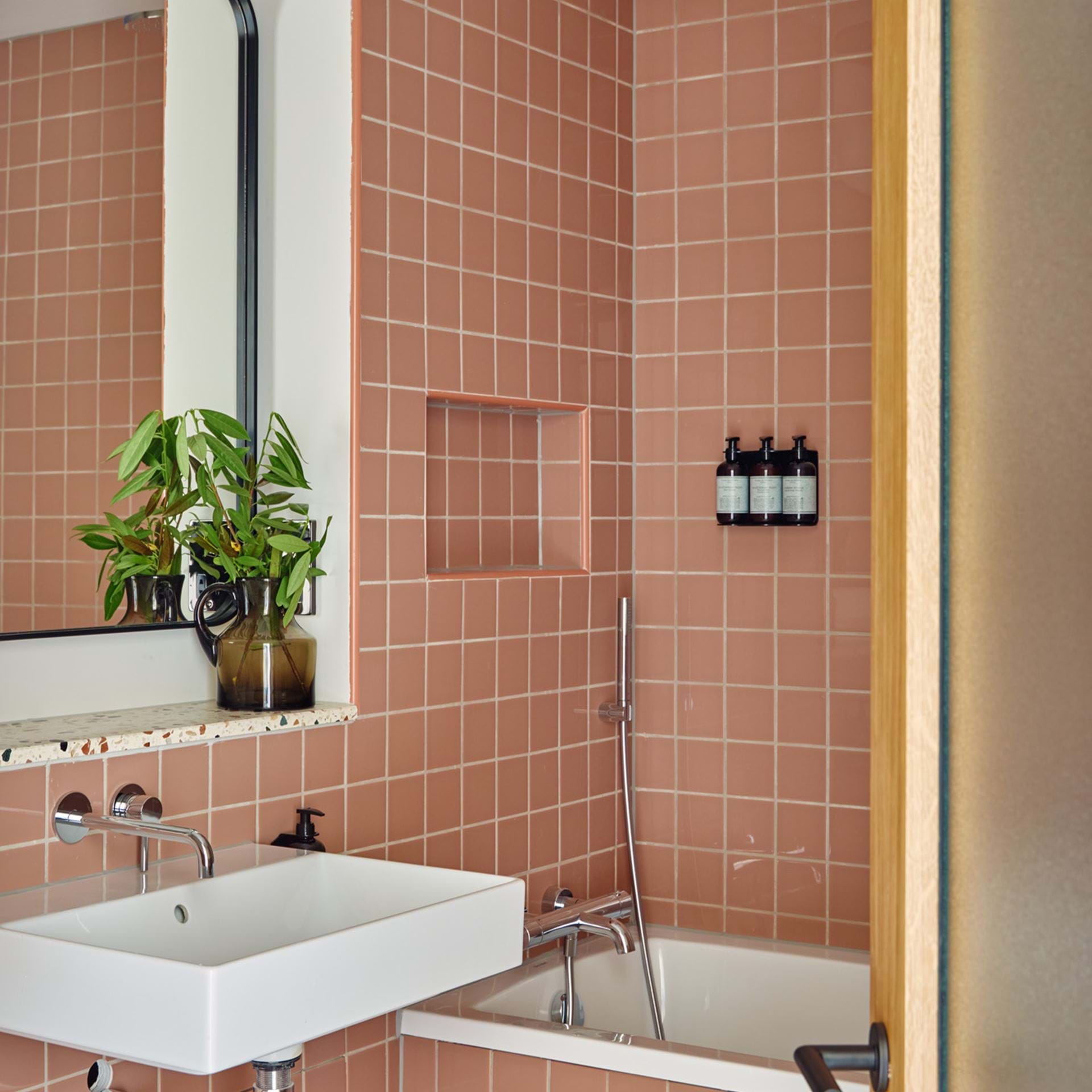View Spacious Two Bedroom Terrace Suite at Turing Locke with Free WiFi & AC Spacious Two Bedroom Terrace Suite at Turing Locke with Free WiFi & AC serviced apartment - Cambridge - VivreStays